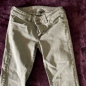 Size 4 Olive Green American Eagle Super Super Stretch Capri Jeans